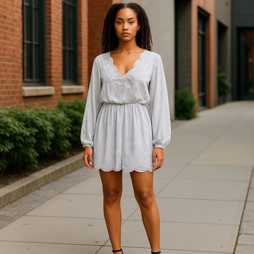 DIVIDED DRESS PRE-OWNED SIZE 20 SPARKLING Elegant White Long Sleeve Dress